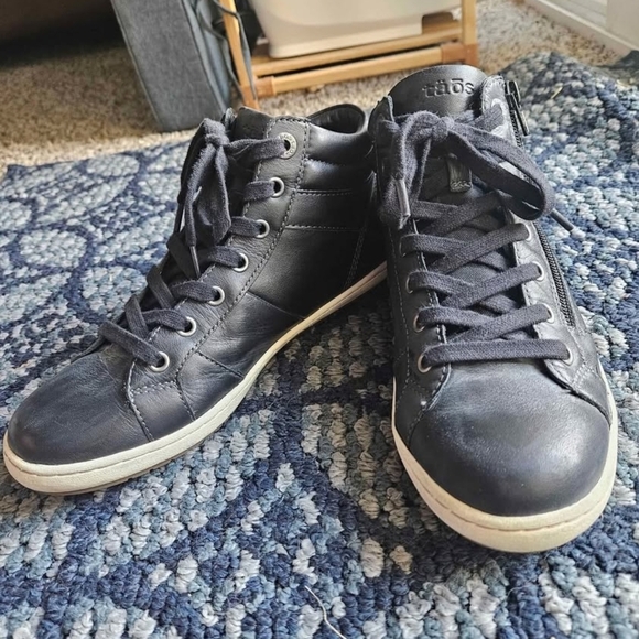 Taos Footwear Black High-Top Women's Sneakers - Picture 2 of 3